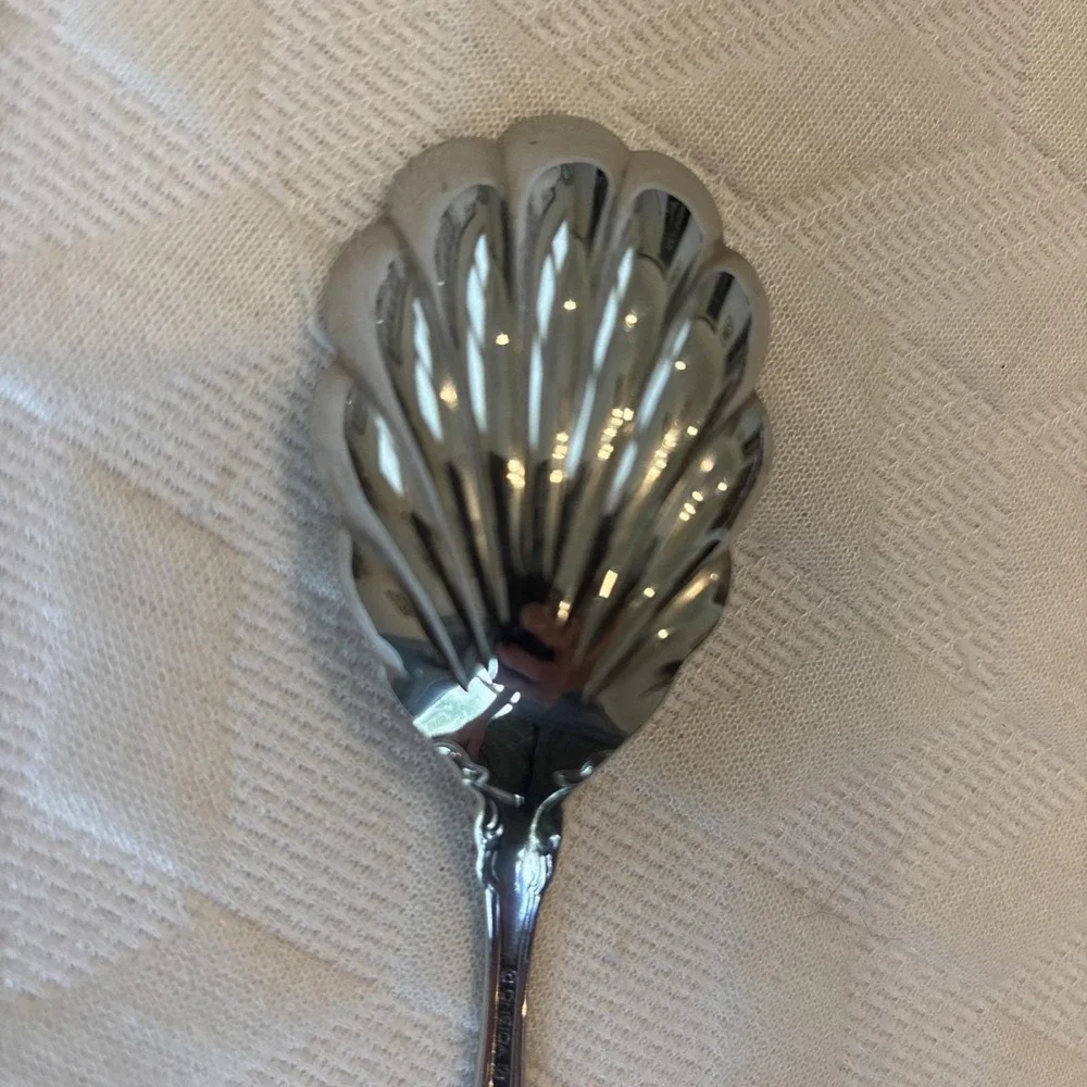 Oneida FREDERICK II Stainless Shell‎ Sugar Spoon Cube Mark Flatware 6 3/8